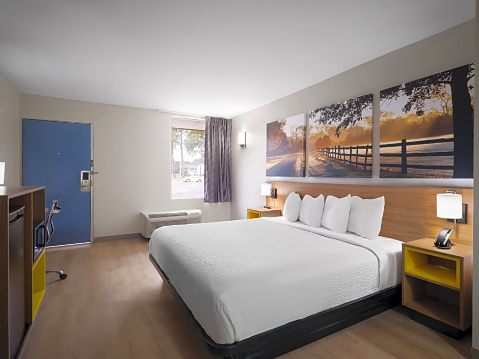 Days Inn by Wyndham Montgomery I-85