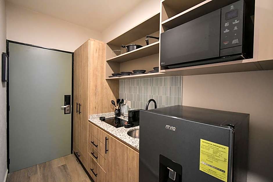 Expo Satelite 2750 Hotel & Suites
