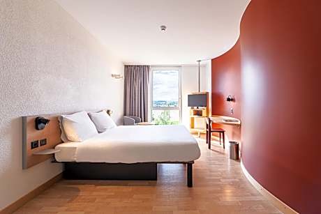 B&B HOTEL Lully 3 Lakes