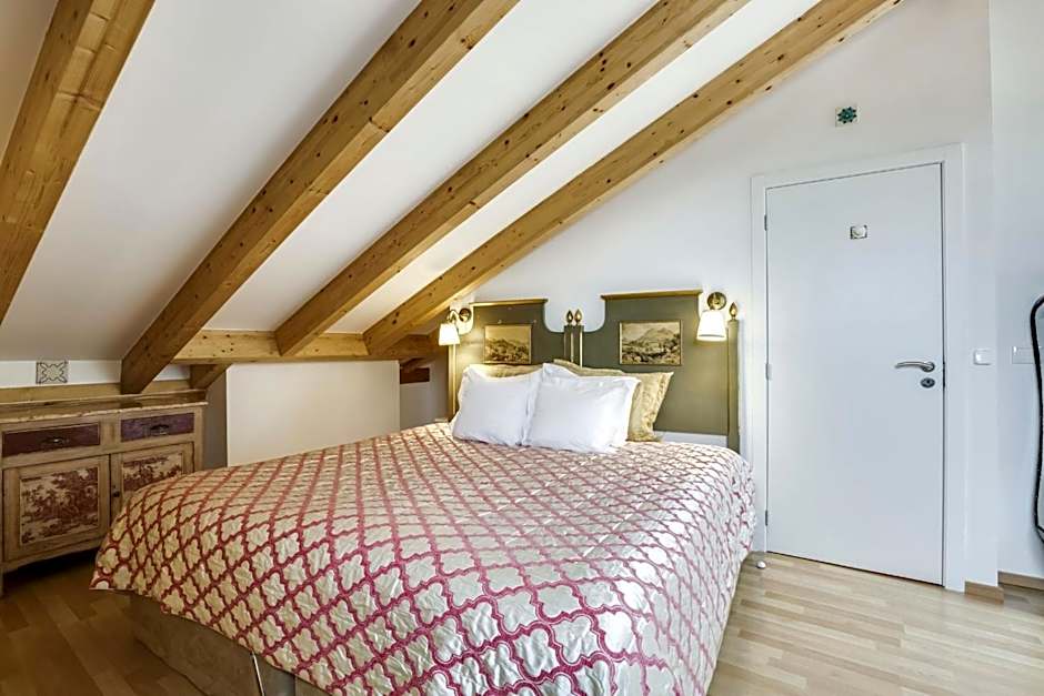 LUXa Charm House by LovelyStay