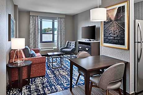 1 King Bed 1 Bedroom Courtyard View Suite