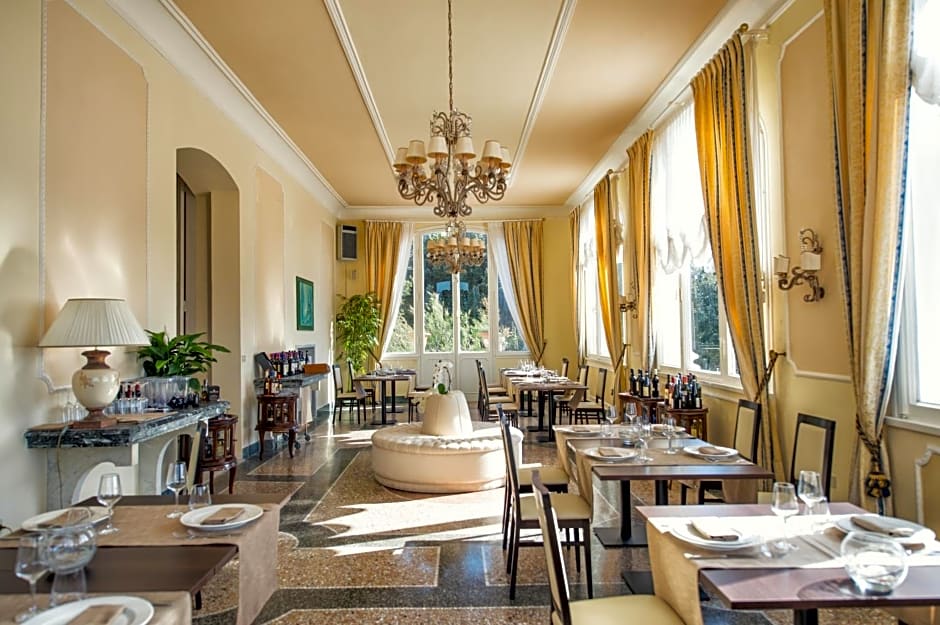 Villa Parisi Grand Hotel