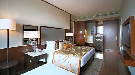 Luxury Room King Bed