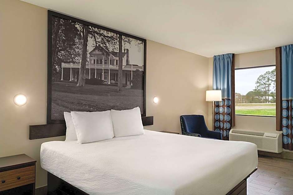 Super 8 by Wyndham Ocean Springs Biloxi
