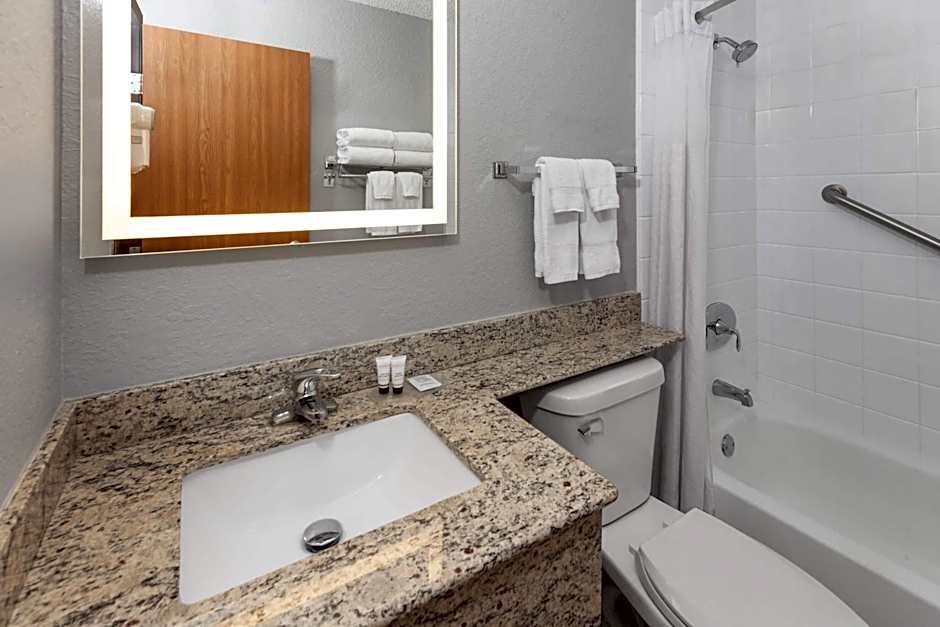 AmericInn by Wyndham Plymouth