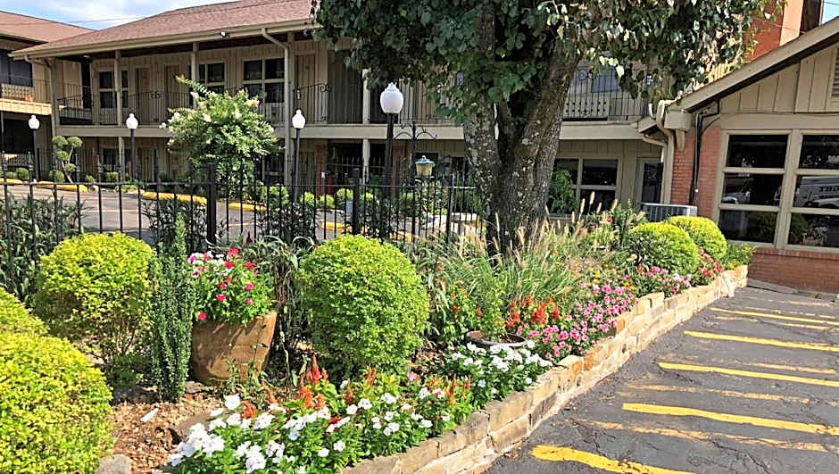 Charles Wesley Motor Lodge Broken Bow