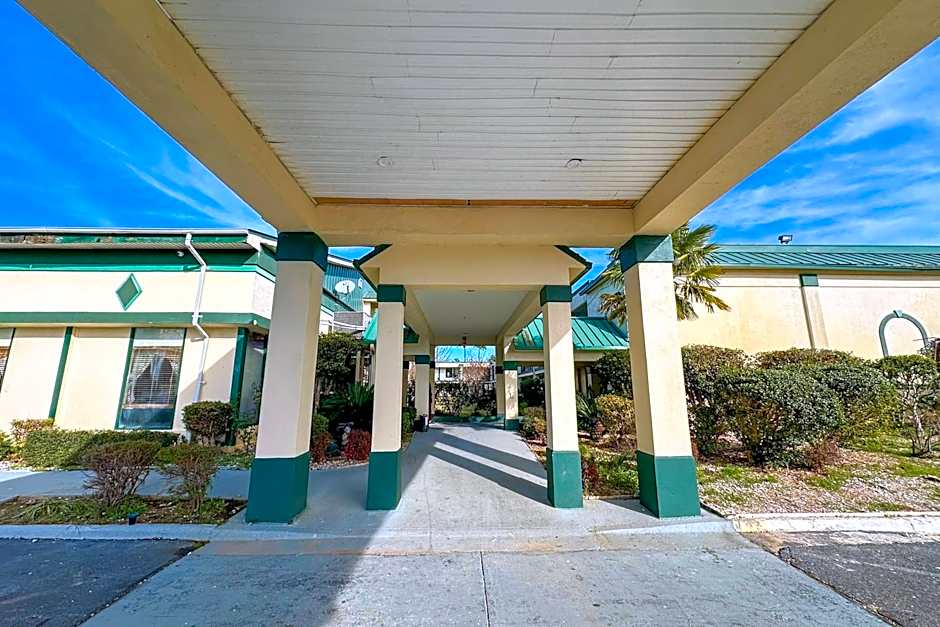 Super Inn & Suites by OYO Milledgeville