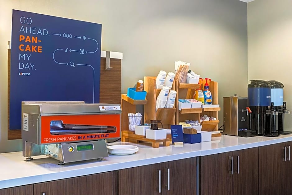 Holiday Inn Express Hotel & Suites Salina By IHG