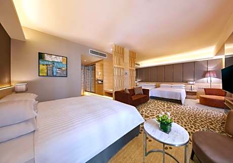 Family Suite with Premium Leisure Lounge Access (6 breakfast)