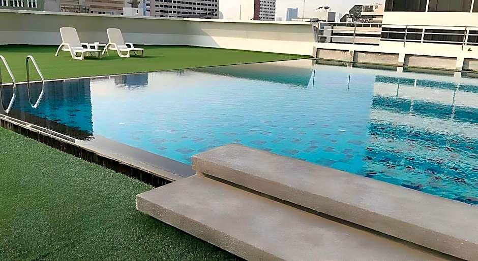 Graceland Bangkok By Grace Hotel