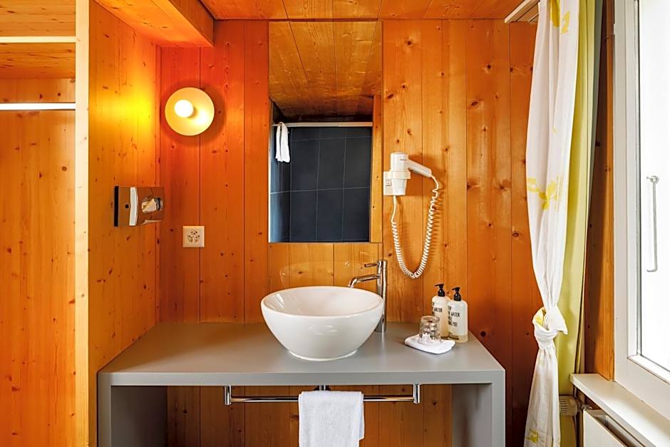 Hirschen Guesthouse - Village Hotel