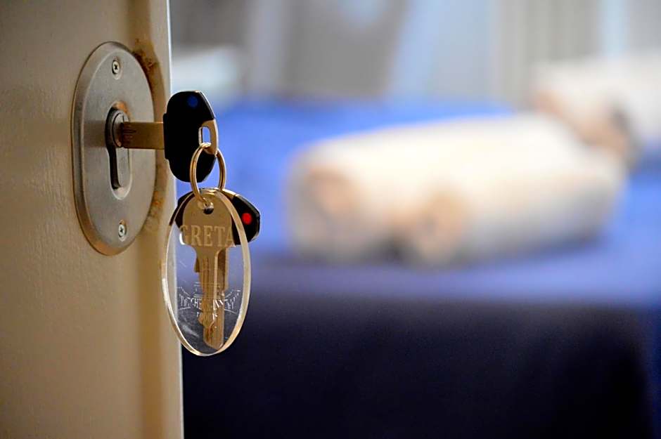 Check-Inn Rooms