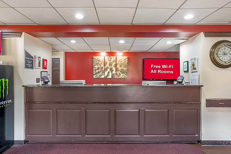 HomeTowne Studios by Red Roof Lancaster