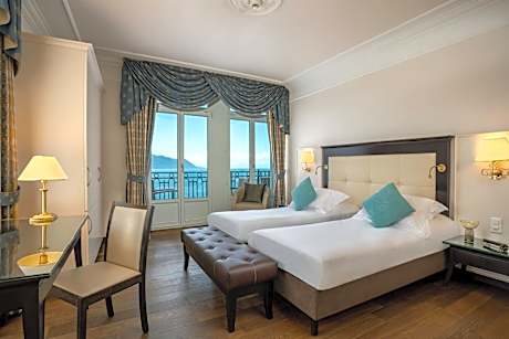 Deluxe Twin Room with Lake View and Balcony