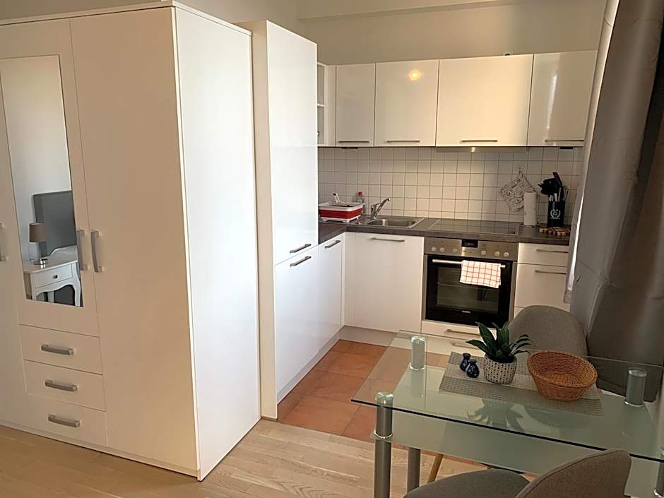 Einraumapartment mit Seeblickbalkon