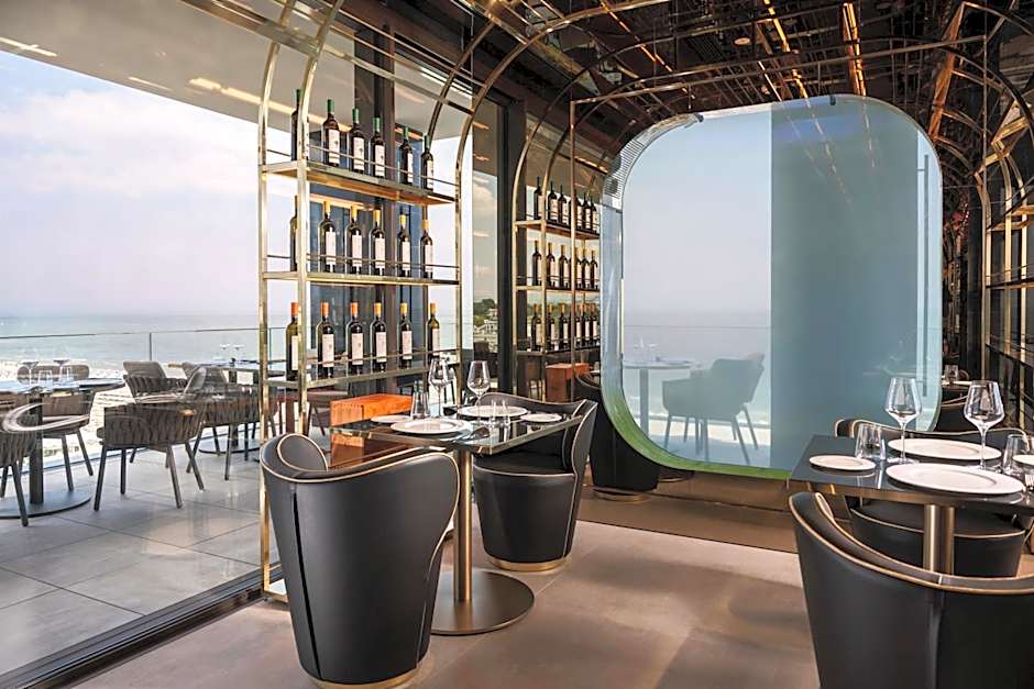 The Promenade Luxury Wellness Hotel