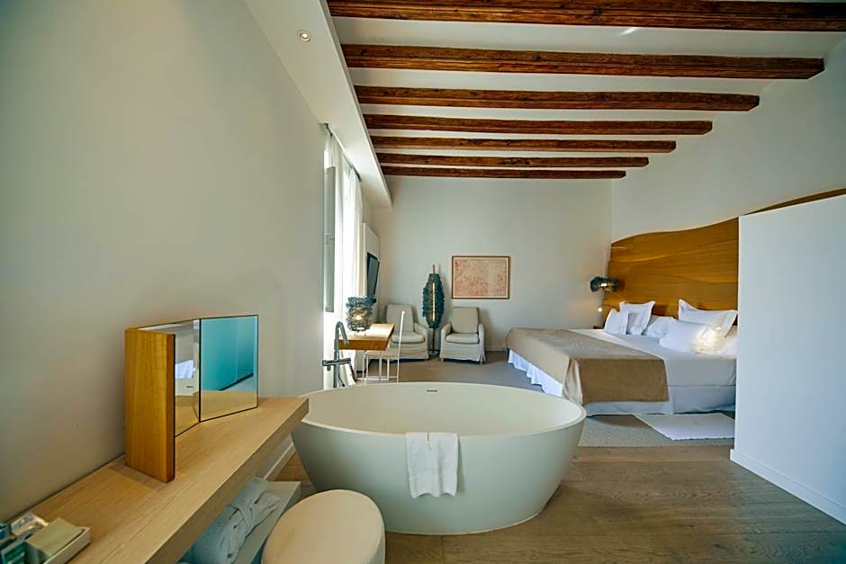 Convent de la Missio- Adults Only