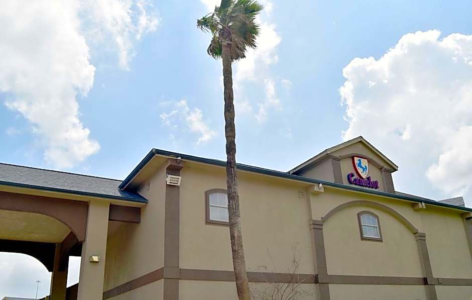 Camelot Inn &amp; Suites Highway 290/NW Freeway