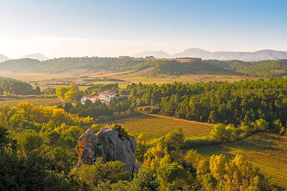 Chambres d'Hôtes et Gîtes- L'Abri sous Roche