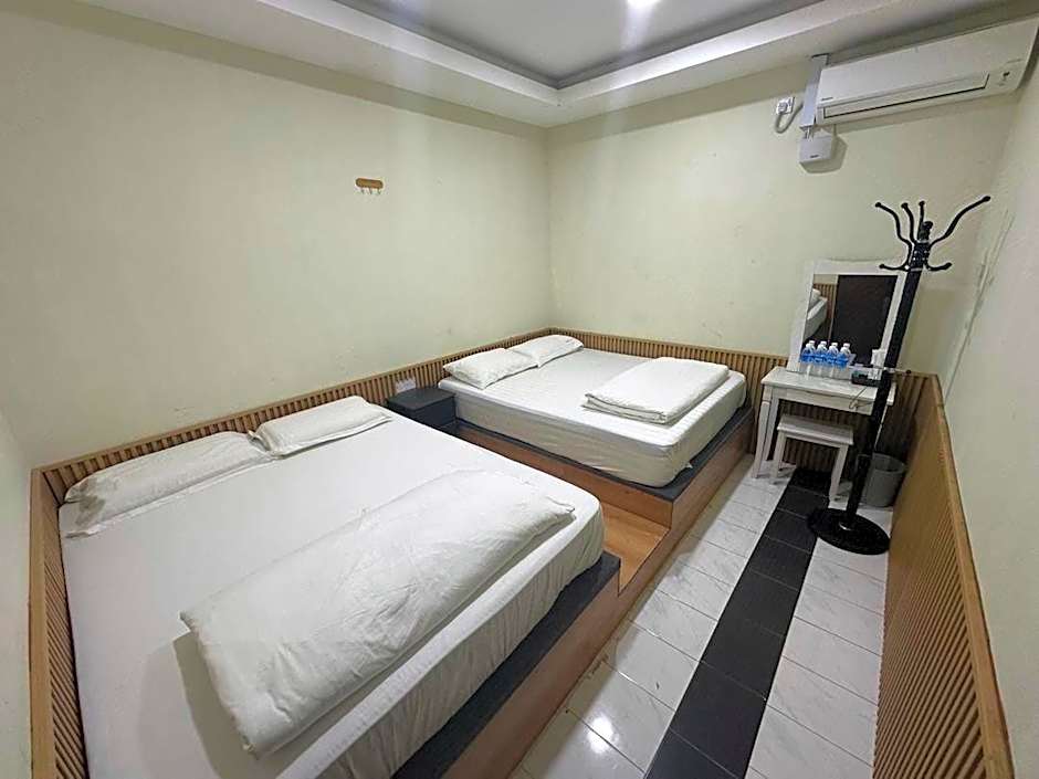 Grand Line Hotel