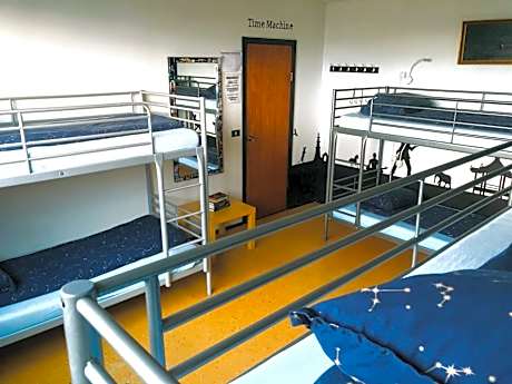 Bed in 8-Bed Mixed Dormitory Room