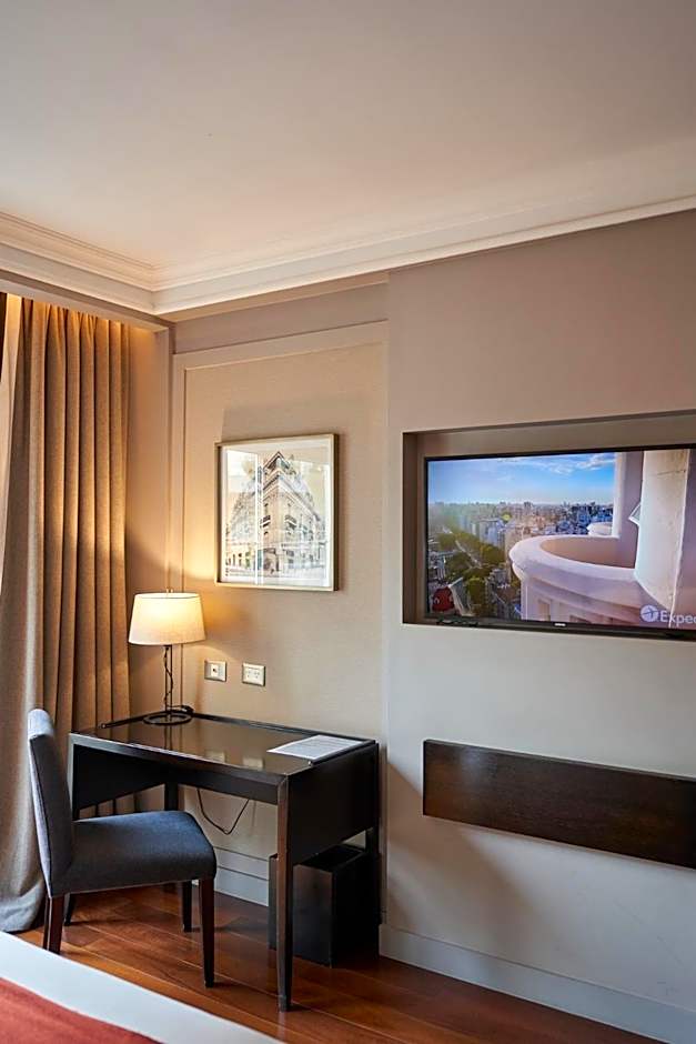 Carles Hotel