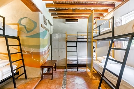 10 Bed Mixed Community Dorm
