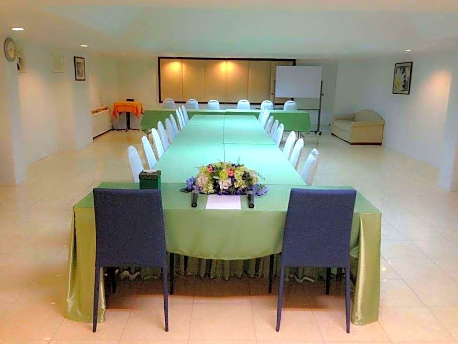 Regent Ngamwongwan Hotel