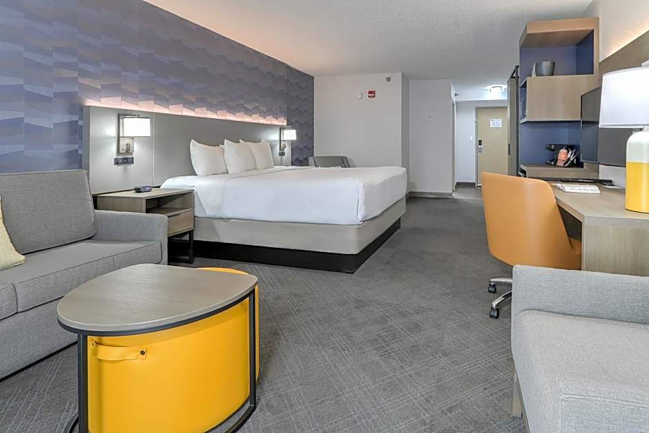Comfort Inn & Suites At Dollywood Lane