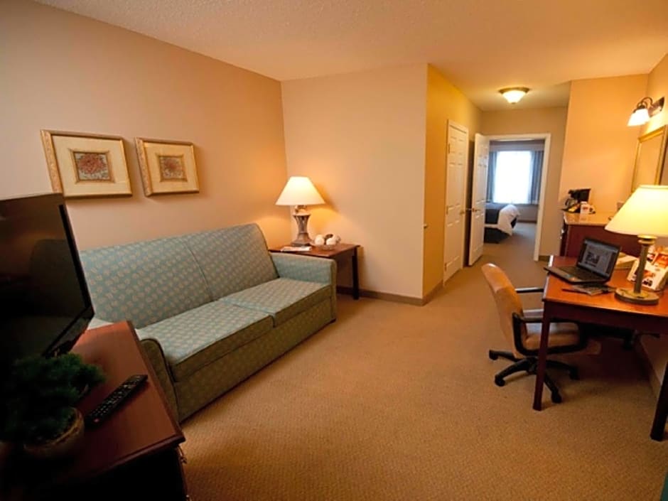 Town & Country Inn And Suites