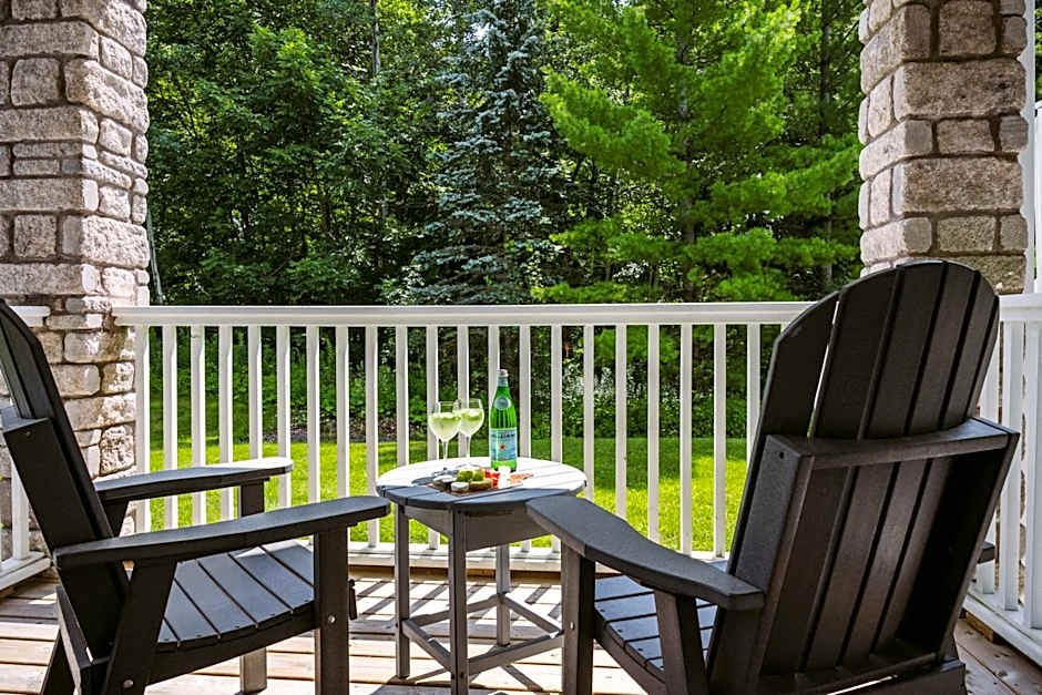 Horseshoe Valley Suites - The Azure