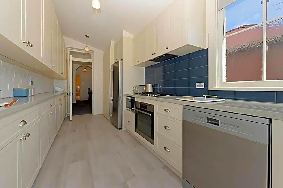 The Lollyshop Apartment in Battery Point