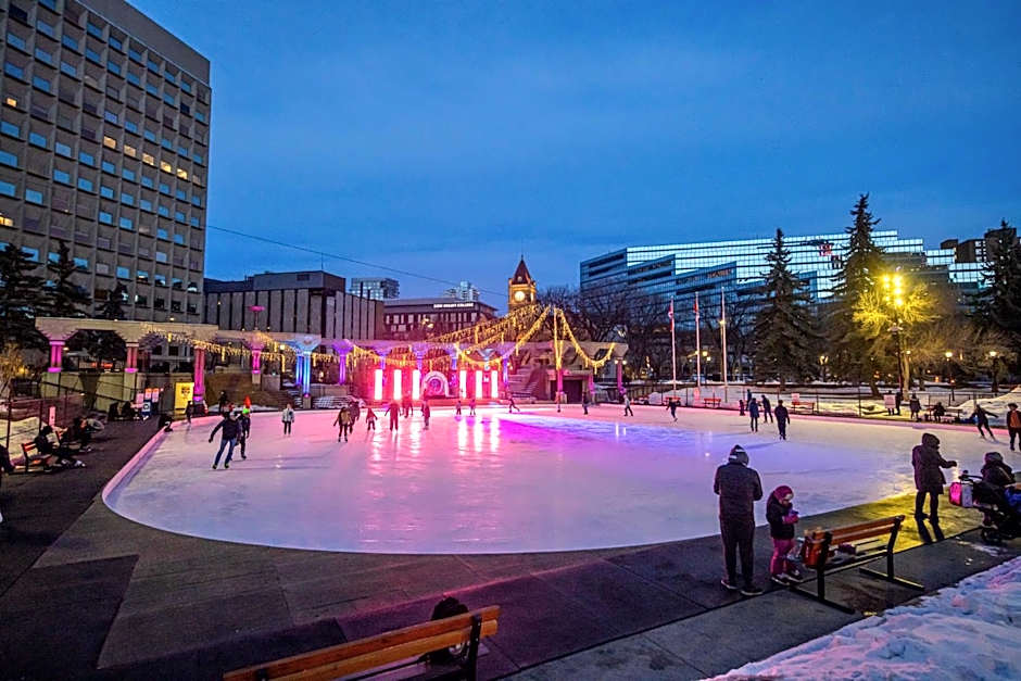 Holiday Inn Express and Suites Calgary University By IHG