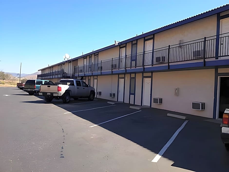 Golden Hills Motel