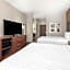 La Quinta Inn & Suites by Wyndham Midwest City - Tinker AFB