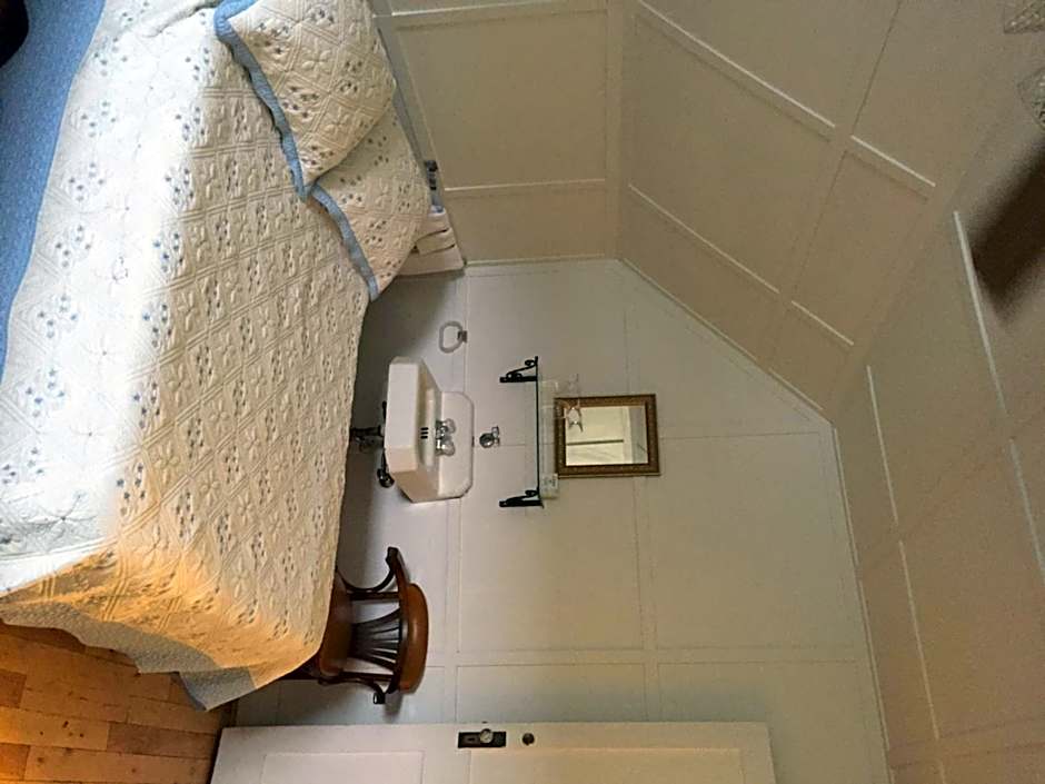 Le Petit Château Montebello B&B