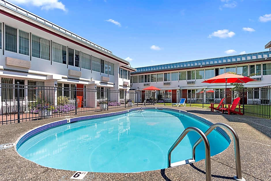 Days Inn by Wyndham Victoria Airport Sidney