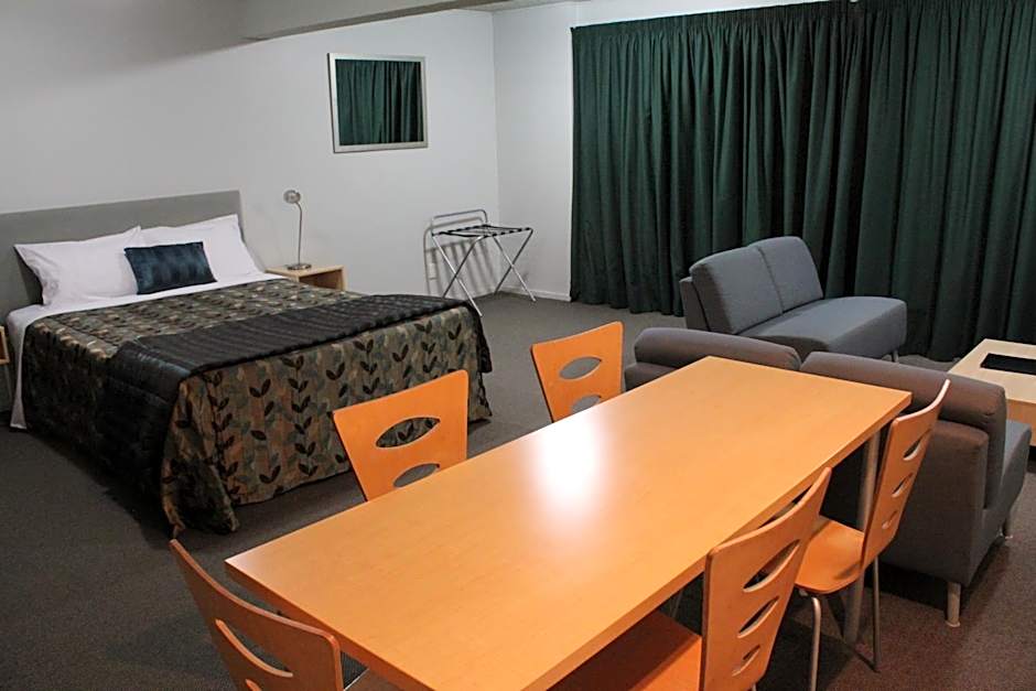 Edgewater Motor Lodge