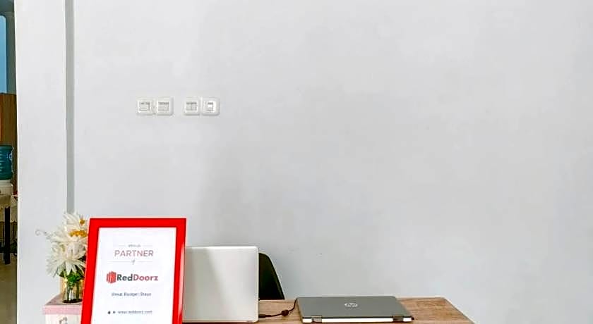 RedDoorz at Omah Candi Sari near Airport YIA