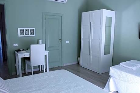 Quadruple Room with Private Bathroom