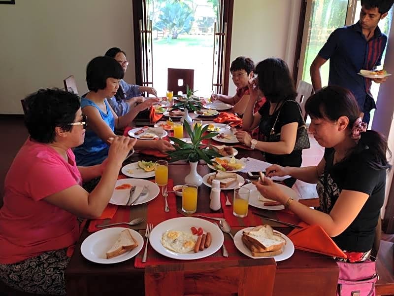 Oreeka Hotels (Katunayake Airport Hotel)