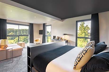 Prestige King Suite with Sofa Bed and View