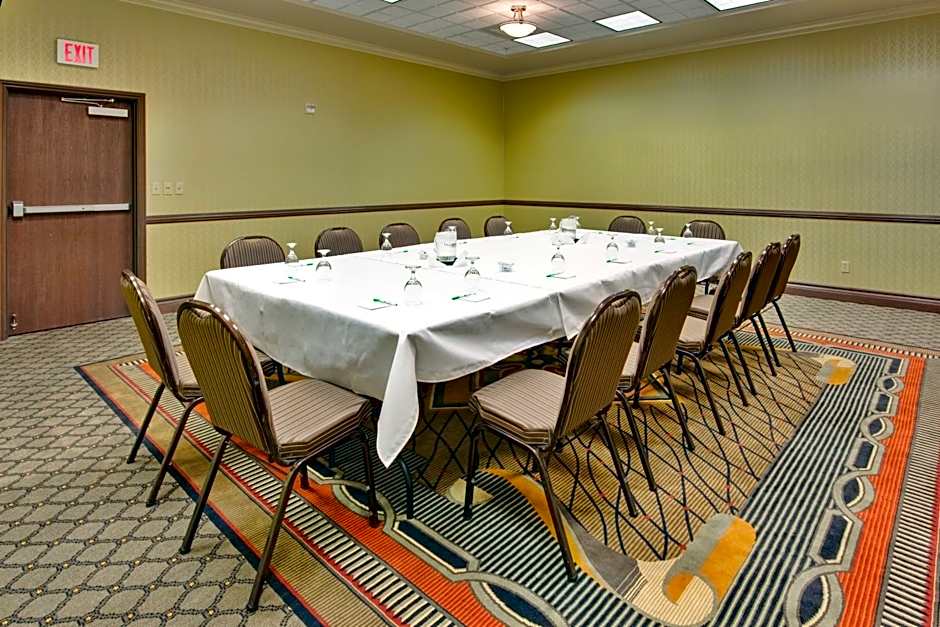 Holiday Inn & Suites Bakersfield by IHG