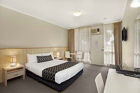 Economy Queen Room