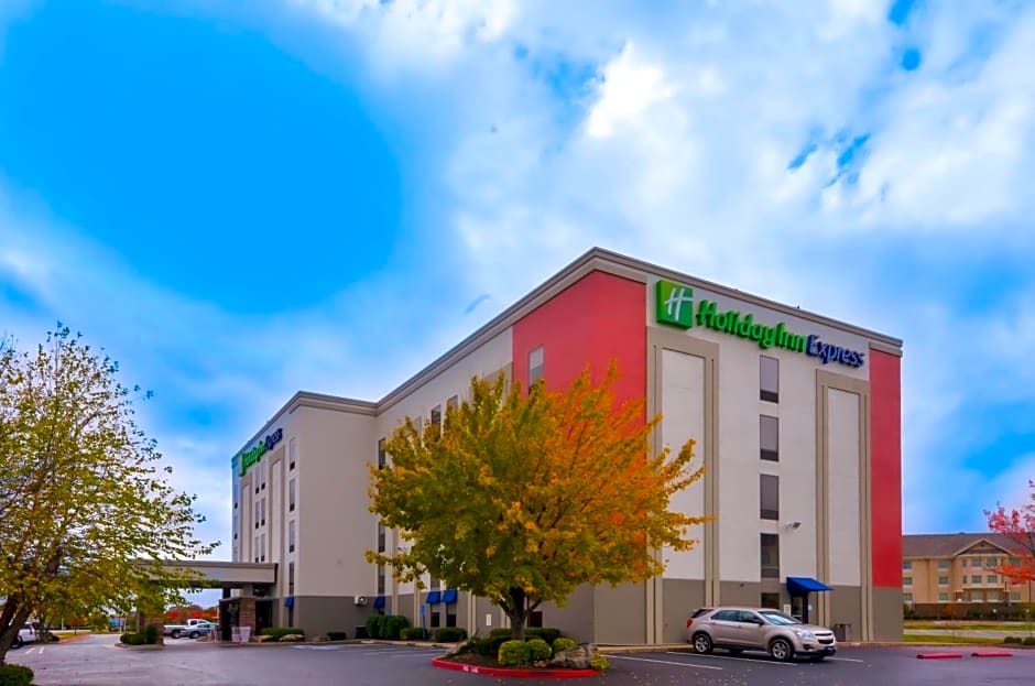 Holiday Inn Express & Suites Fayetteville University of Arkansas Area