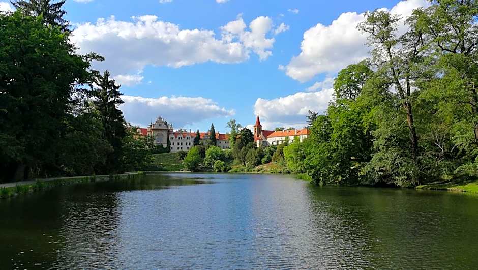 Hotel Tulipan Pruhonice