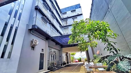 Votel Hotel Charis Tuban