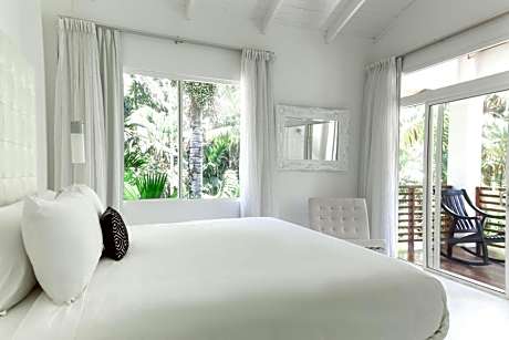 Deluxe Room King Bed