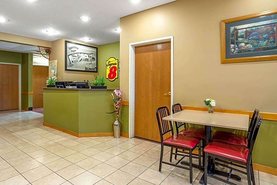 Super 8 by Wyndham Goshen