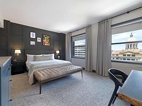 Deluxe King Room - Hearing Access